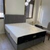 מיטה מרופדת אפורה AVA GREY DARK – ראש המיטה המרופד בגוון אפור כהה