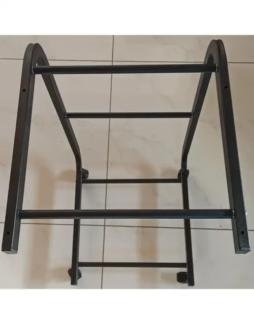 מתקן לכושר ולמשקולות, מבנה יציב ועמיד לאימונים ביתיים ועסקיים.