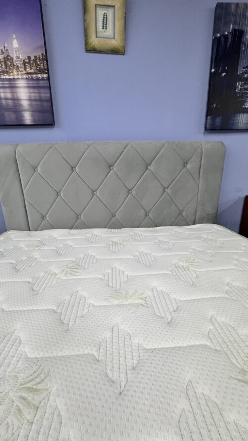 מיטה זוגית עם ארגז מצעים SLEEP – צילום מקרוב